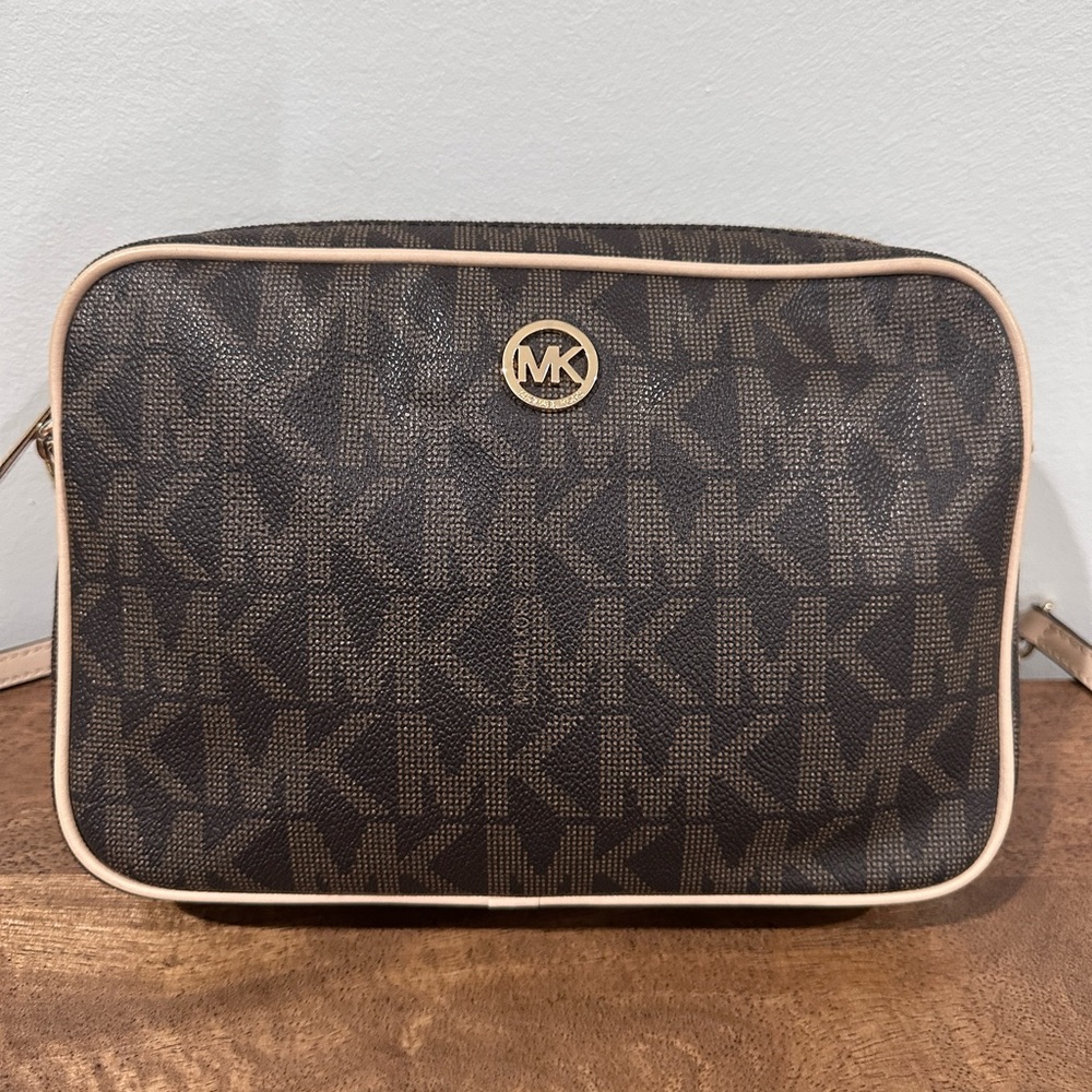 Michael Kors CrossBody Bag- Great Condition